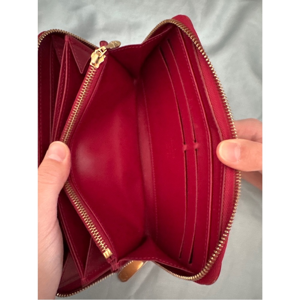 Louis Vuitton Red Monogram
Embossed Vernis Leather Wallet - Picture 11 of 16